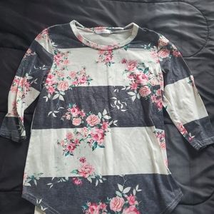 women med 3/4 sleeve gray white striped pink flower accent